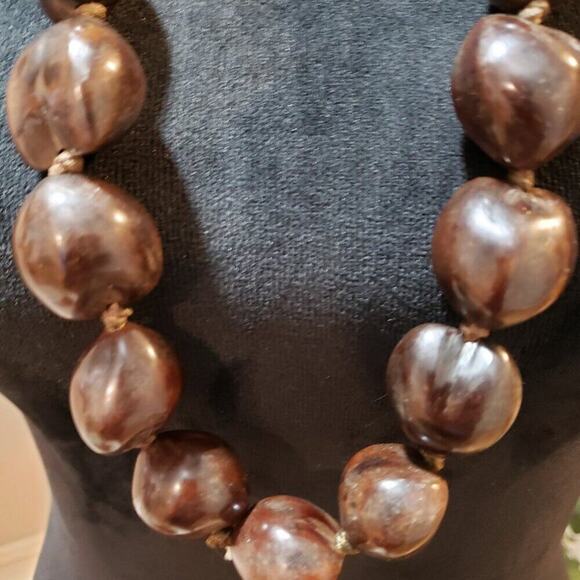 Women Fashion Brown Lumbang Kukui Nut Seed Collar Necklace with Lei Ribbon Clasp - Picture 3 of 6